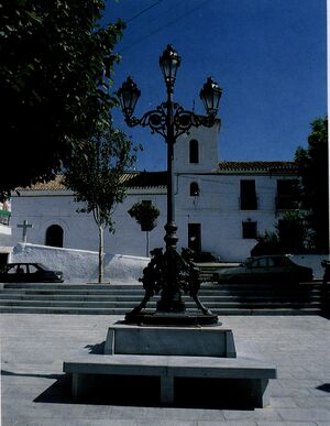 Plaza iglesia antes 1980.jpg