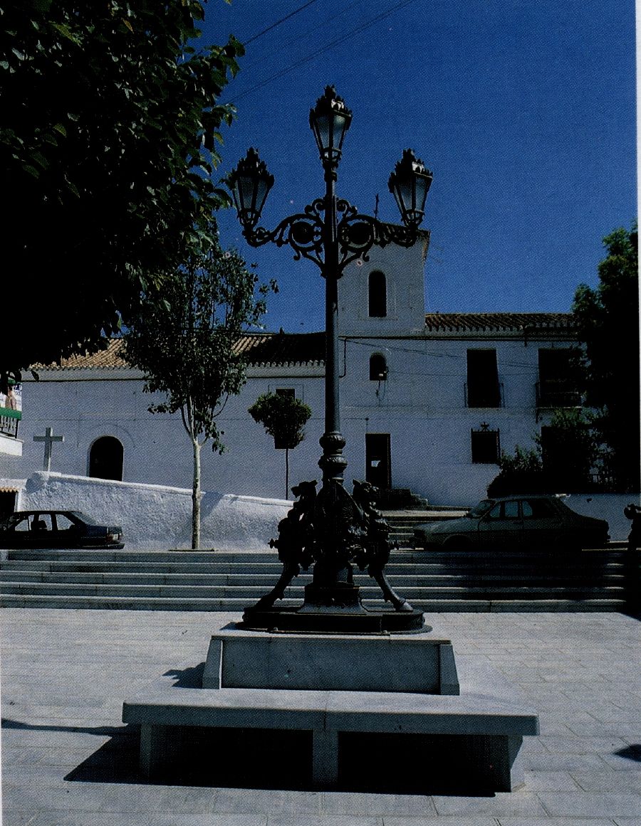 Plaza iglesia antes 1980.jpg