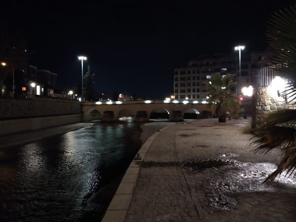 Foto nocturna del río Genil