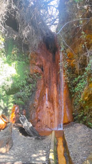 Cascada roja.jpg